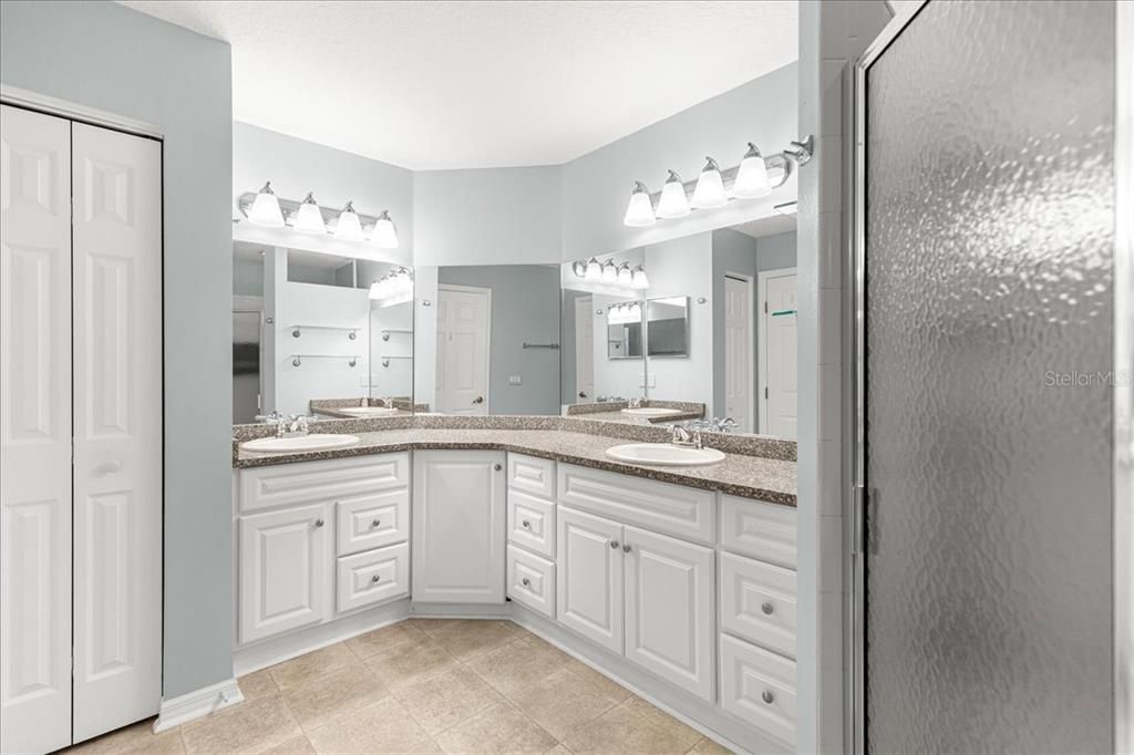 En Venta: $424,000 (3 camas, 2 baños, 1942 Pies cuadrados)