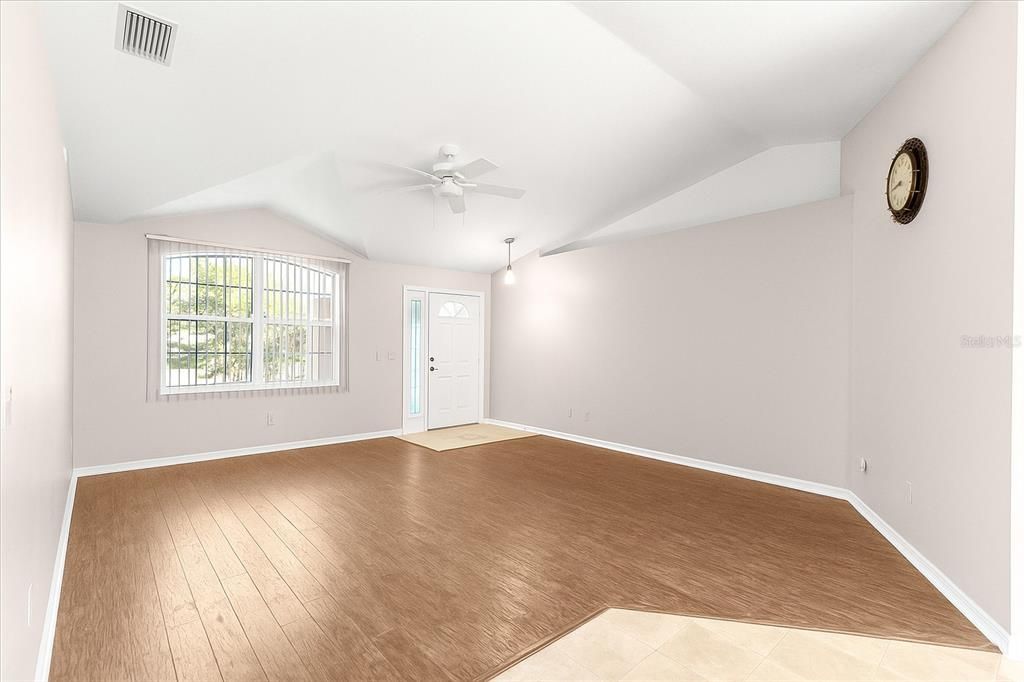 En Venta: $424,000 (3 camas, 2 baños, 1942 Pies cuadrados)