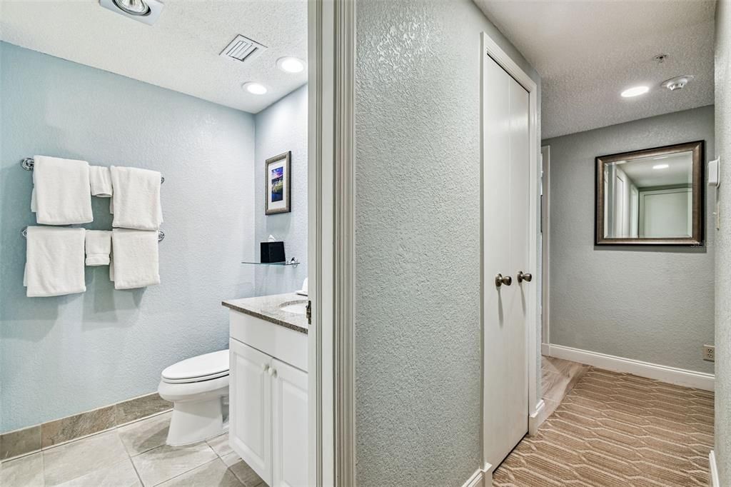 For Sale: $219,900 (1 beds, 1 baths, 610 Square Feet)