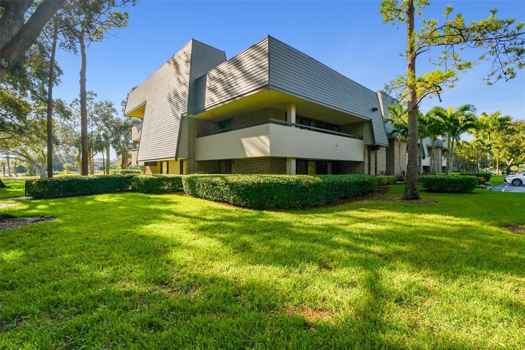 For Sale: $219,900 (1 beds, 1 baths, 610 Square Feet)