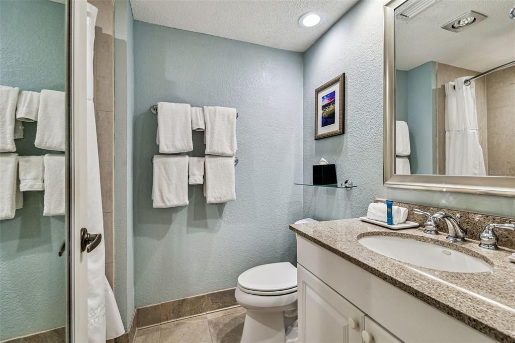 For Sale: $219,900 (1 beds, 1 baths, 610 Square Feet)