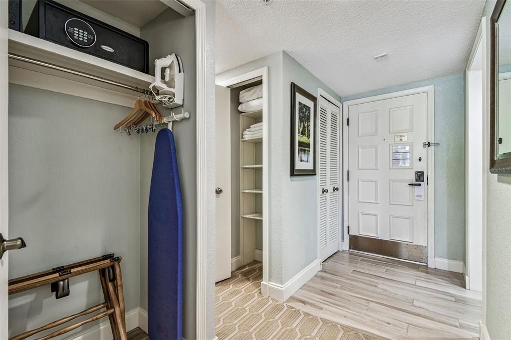 For Sale: $219,900 (1 beds, 1 baths, 610 Square Feet)