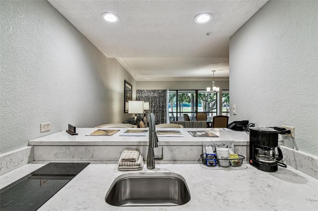 For Sale: $219,900 (1 beds, 1 baths, 610 Square Feet)