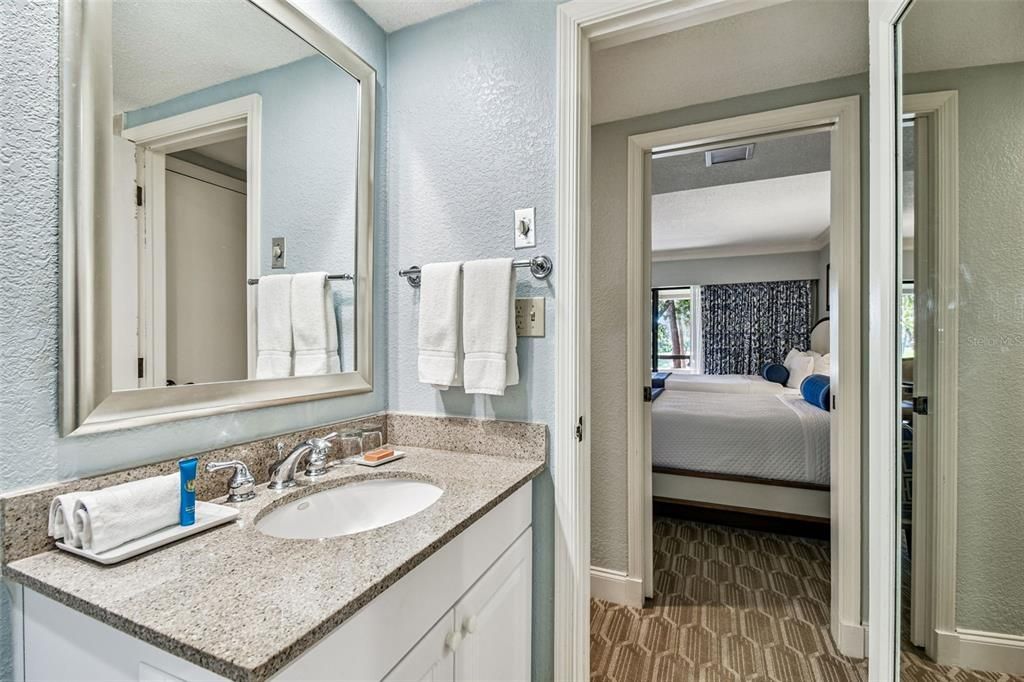 For Sale: $219,900 (1 beds, 1 baths, 610 Square Feet)