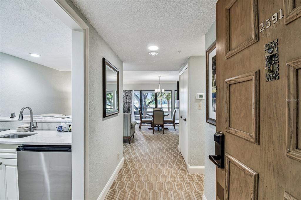 For Sale: $219,900 (1 beds, 1 baths, 610 Square Feet)