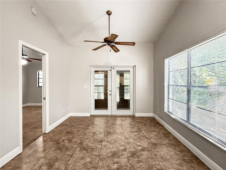 待售: $155,990 (2 贝兹, 2 浴室, 1032 平方英尺)