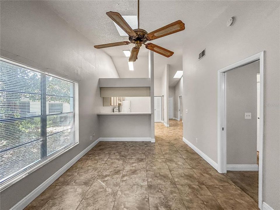 待售: $155,990 (2 贝兹, 2 浴室, 1032 平方英尺)