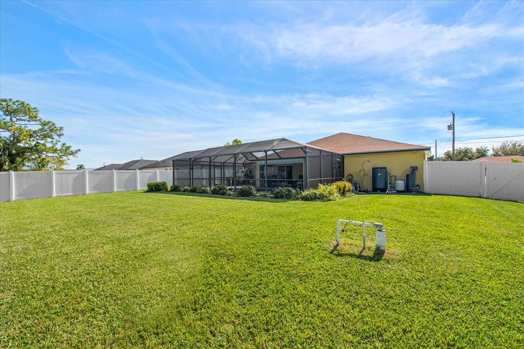 合同活跃: $299,000 (3 贝兹, 2 浴室, 1725 平方英尺)