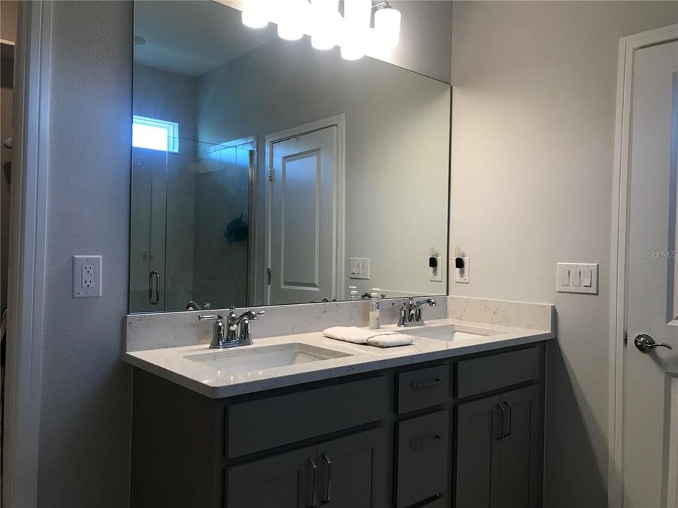 En Venta: $369,500 (4 camas, 2 baños, 1853 Pies cuadrados)