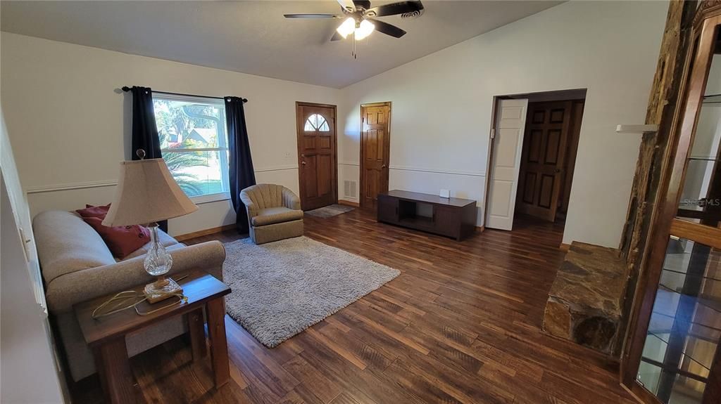 На продажу: $289,000 (3 спален, 2 ванн, 1530 Квадратных фут)