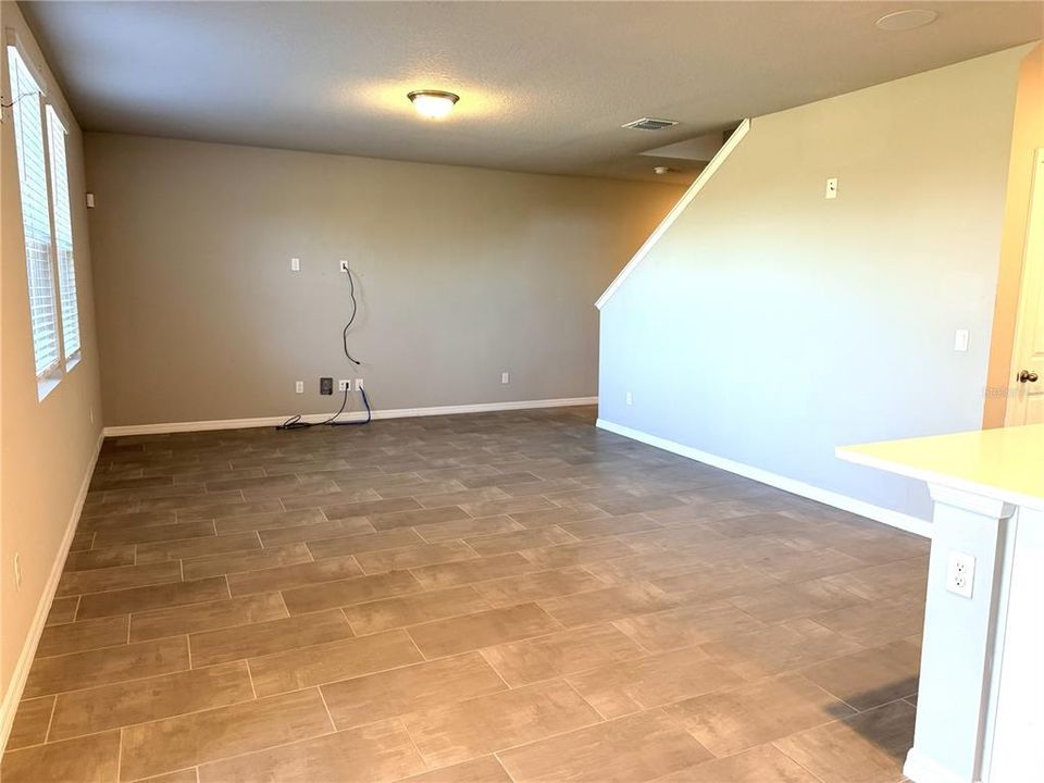 For Sale: $309,900 (3 beds, 2 baths, 1715 Square Feet)