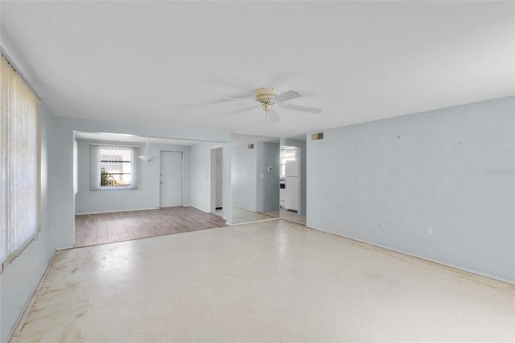 待售: $175,000 (2 贝兹, 2 浴室, 1195 平方英尺)