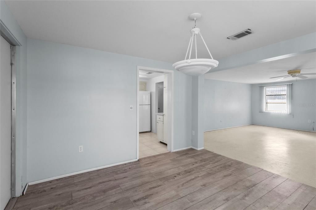 待售: $175,000 (2 贝兹, 2 浴室, 1195 平方英尺)