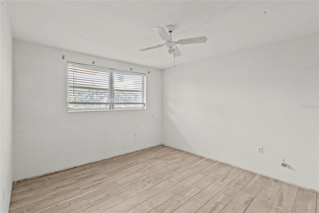 待售: $175,000 (2 贝兹, 2 浴室, 1195 平方英尺)