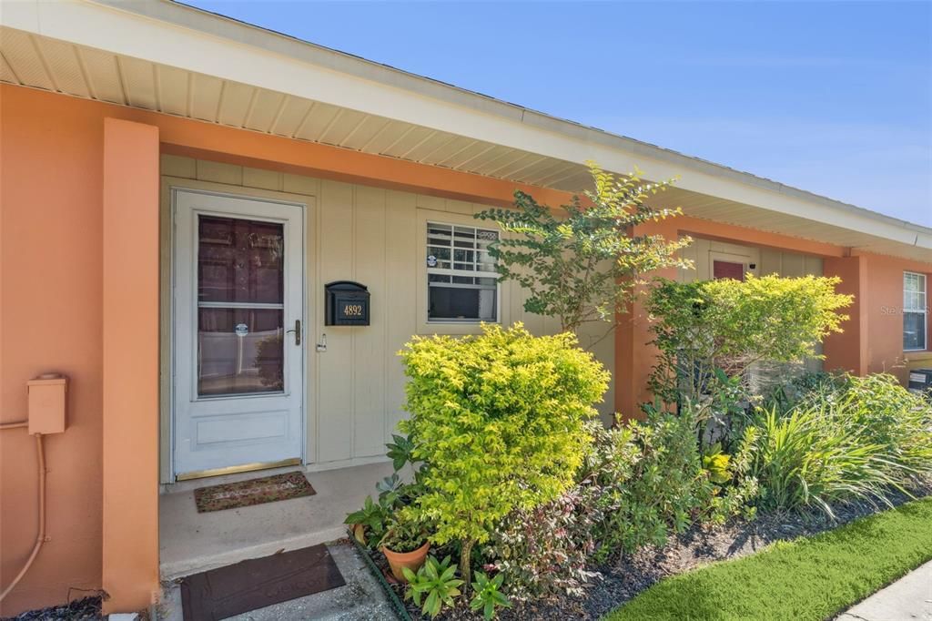 Active With Contract: $175,000 (1 beds, 1 baths, 747 Square Feet)