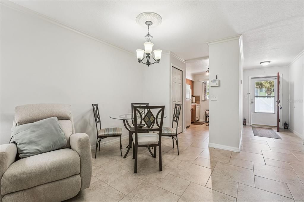 Active With Contract: $175,000 (1 beds, 1 baths, 747 Square Feet)