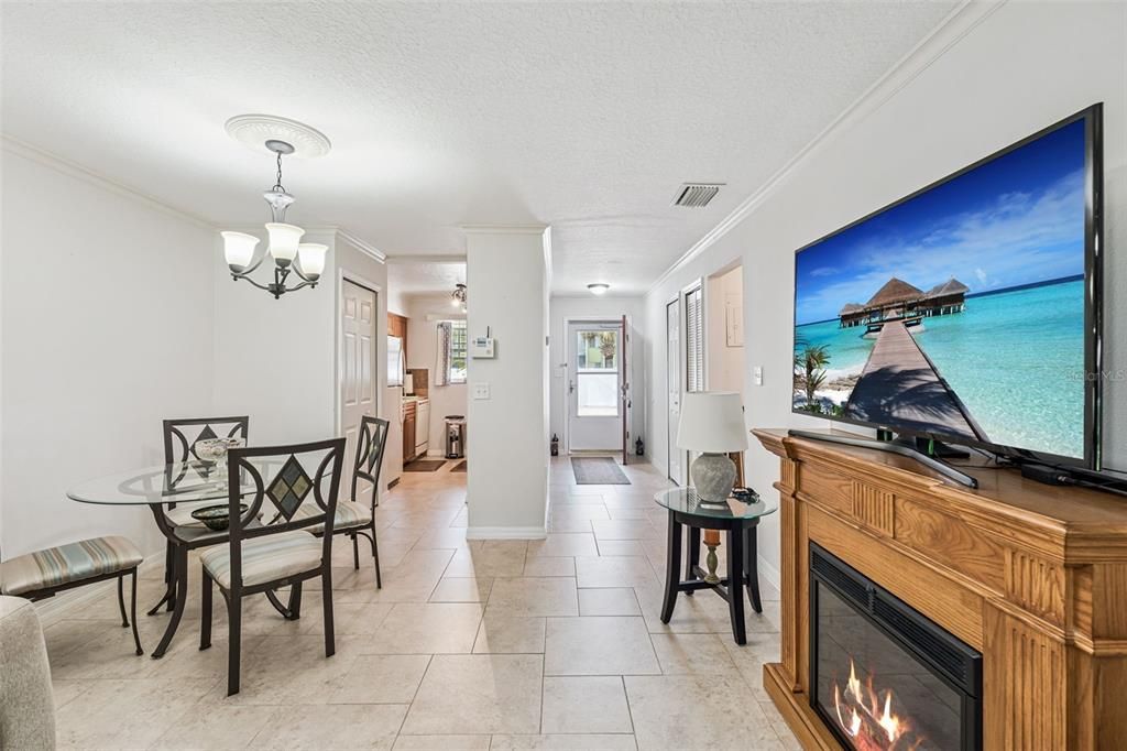 Active With Contract: $175,000 (1 beds, 1 baths, 747 Square Feet)