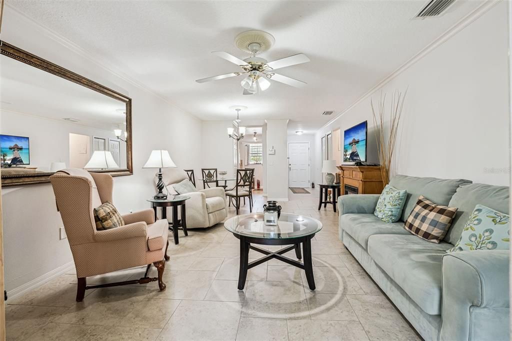 Active With Contract: $175,000 (1 beds, 1 baths, 747 Square Feet)