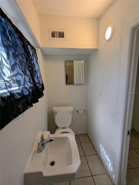 合同活跃: $185,000 (4 贝兹, 2 浴室, 1137 平方英尺)