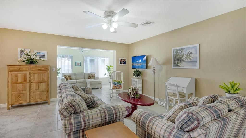 For Sale: $320,000 (3 beds, 2 baths, 1688 Square Feet)