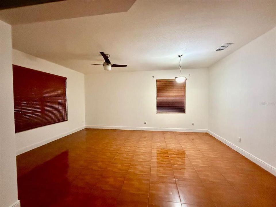 出租: $3,000 (4 贝兹, 2 浴室, 2046 平方英尺)