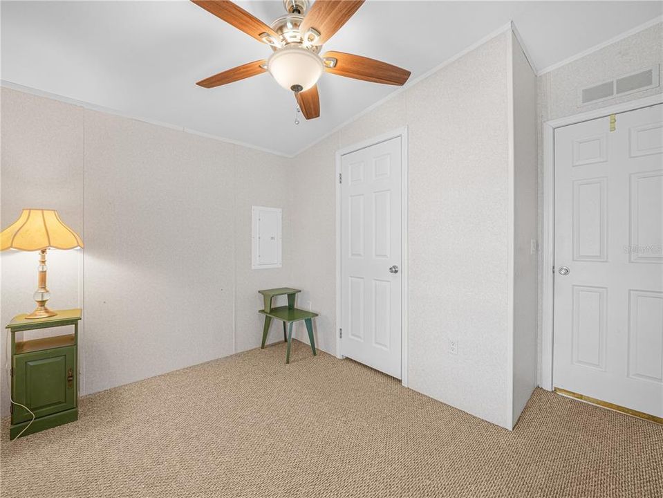 For Sale: $224,900 (2 beds, 2 baths, 840 Square Feet)