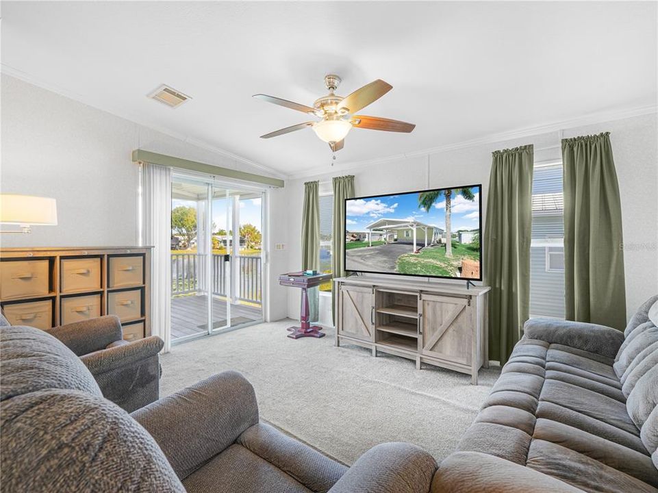 For Sale: $224,900 (2 beds, 2 baths, 840 Square Feet)