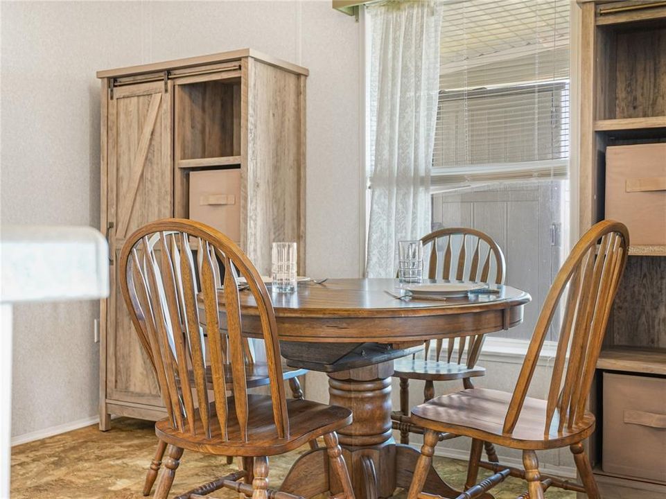 For Sale: $224,900 (2 beds, 2 baths, 840 Square Feet)