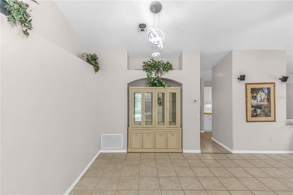 На продажу: $369,000 (3 спален, 2 ванн, 1769 Квадратных фут)