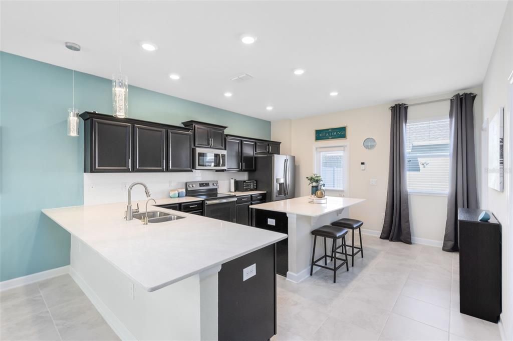 Active With Contract: $399,500 (3 beds, 2 baths, 1636 Square Feet)