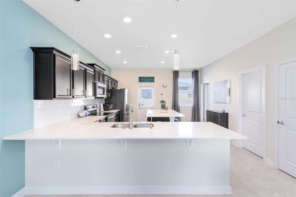 Active With Contract: $399,500 (3 beds, 2 baths, 1636 Square Feet)