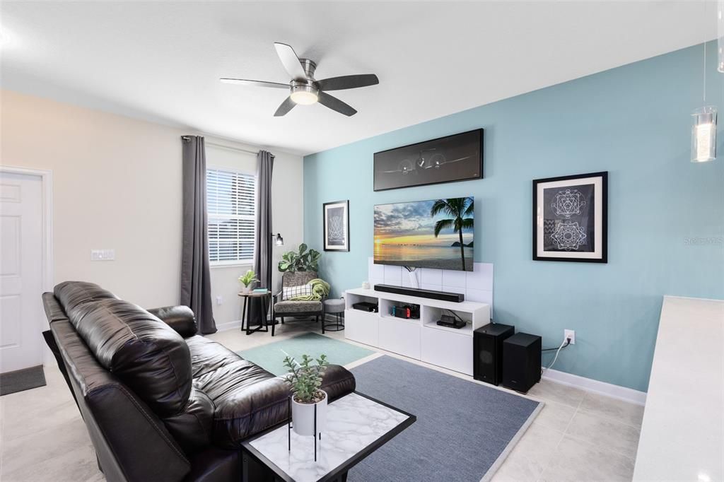 Active With Contract: $399,500 (3 beds, 2 baths, 1636 Square Feet)