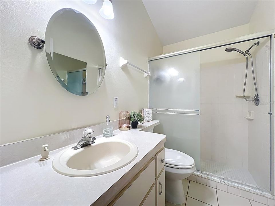 Activo con contrato: $289,000 (2 camas, 2 baños, 1406 Pies cuadrados)