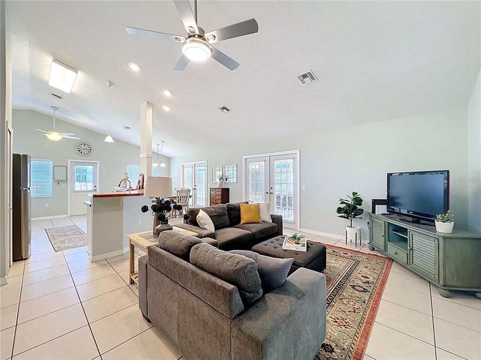 Activo con contrato: $289,000 (2 camas, 2 baños, 1406 Pies cuadrados)