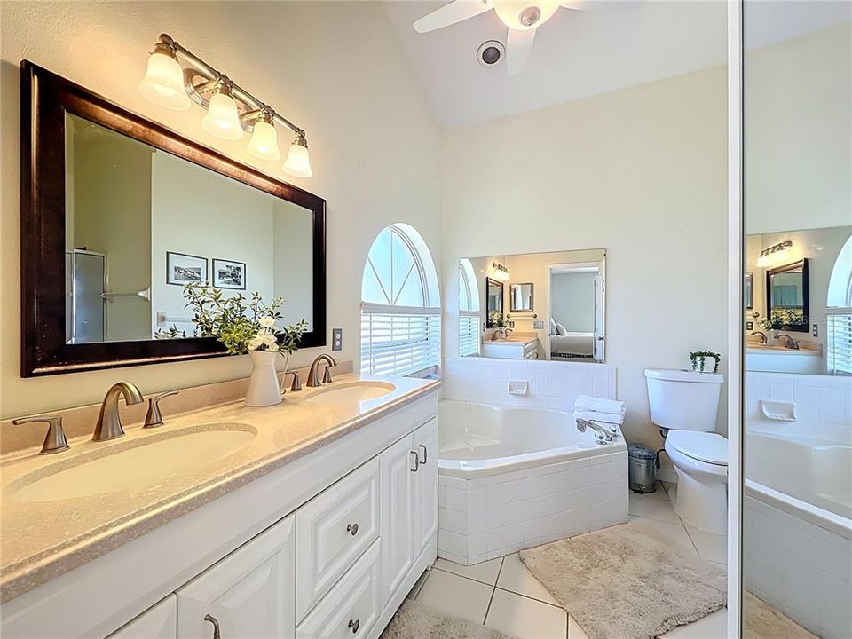 Activo con contrato: $289,000 (2 camas, 2 baños, 1406 Pies cuadrados)