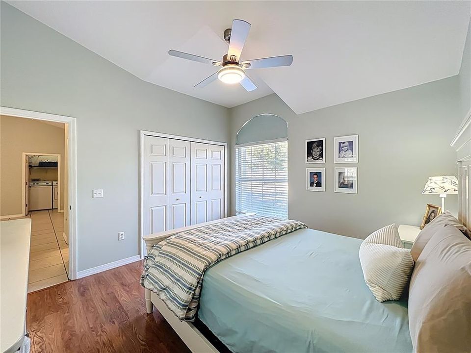 Activo con contrato: $289,000 (2 camas, 2 baños, 1406 Pies cuadrados)