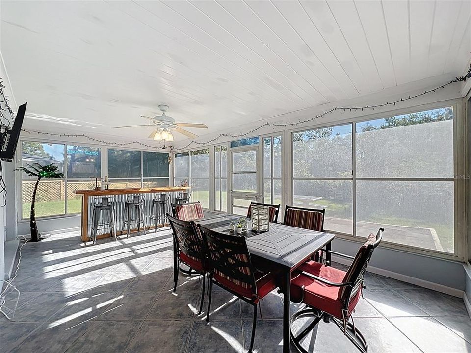 Activo con contrato: $289,000 (2 camas, 2 baños, 1406 Pies cuadrados)