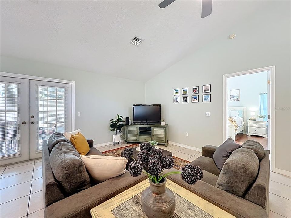 Activo con contrato: $289,000 (2 camas, 2 baños, 1406 Pies cuadrados)