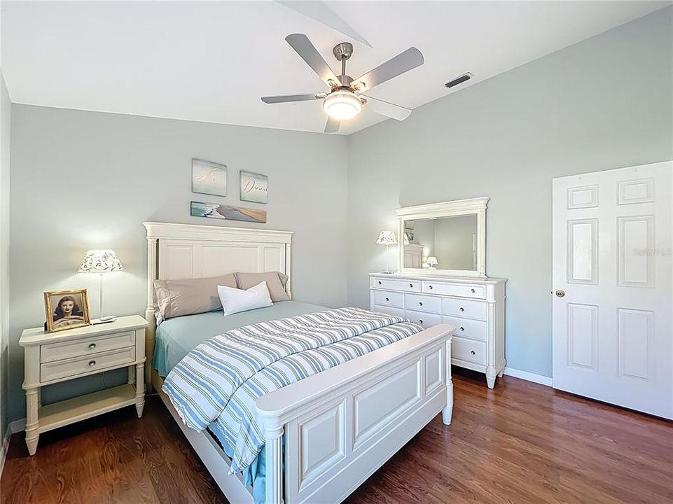 Activo con contrato: $289,000 (2 camas, 2 baños, 1406 Pies cuadrados)