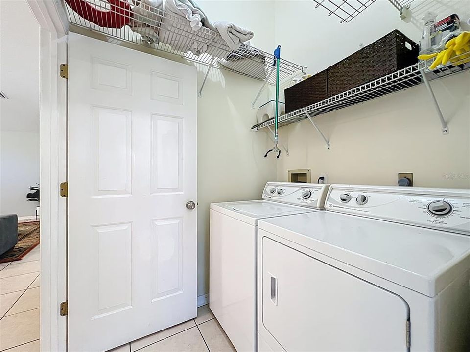 Activo con contrato: $289,000 (2 camas, 2 baños, 1406 Pies cuadrados)