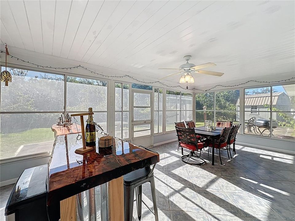 Activo con contrato: $289,000 (2 camas, 2 baños, 1406 Pies cuadrados)