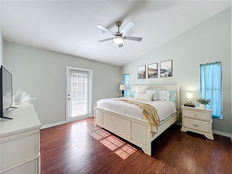 Activo con contrato: $289,000 (2 camas, 2 baños, 1406 Pies cuadrados)