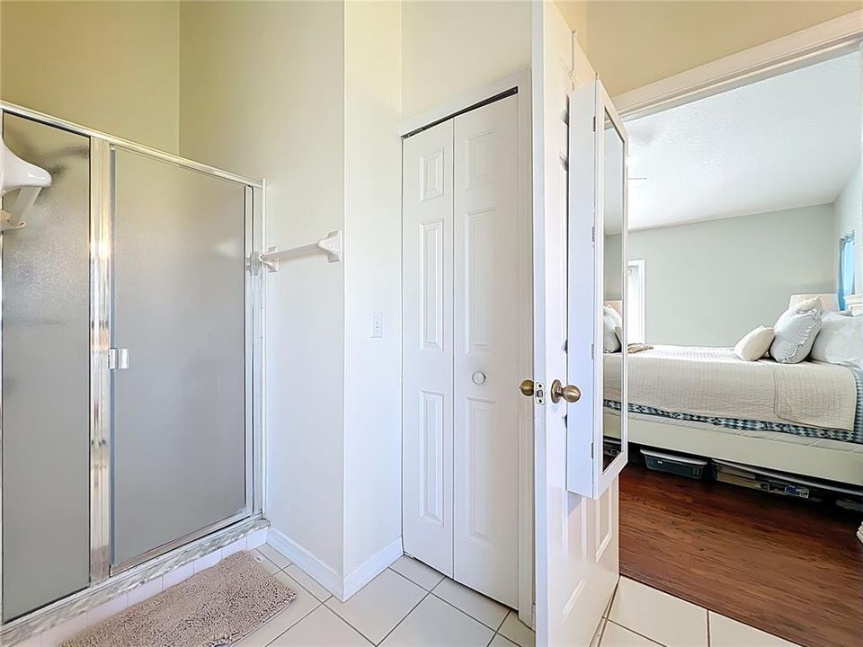 Activo con contrato: $289,000 (2 camas, 2 baños, 1406 Pies cuadrados)