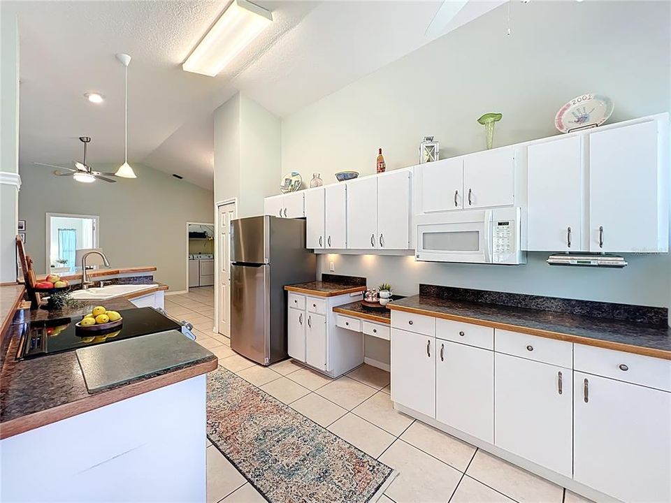 Activo con contrato: $289,000 (2 camas, 2 baños, 1406 Pies cuadrados)