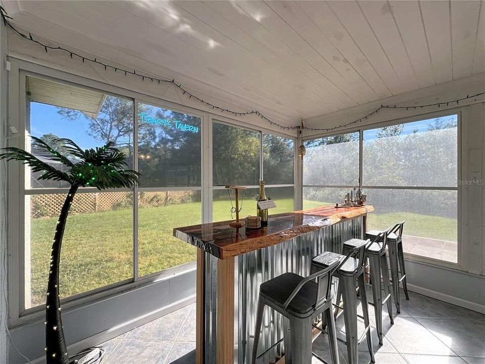 Activo con contrato: $289,000 (2 camas, 2 baños, 1406 Pies cuadrados)