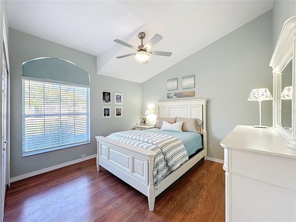 Activo con contrato: $289,000 (2 camas, 2 baños, 1406 Pies cuadrados)