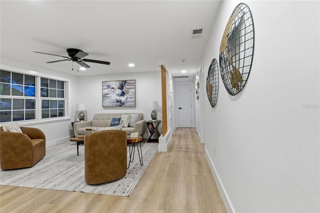 合同活跃: $335,000 (3 贝兹, 1 浴室, 1008 平方英尺)