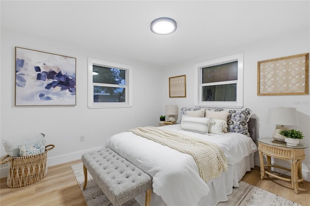 合同活跃: $335,000 (3 贝兹, 1 浴室, 1008 平方英尺)