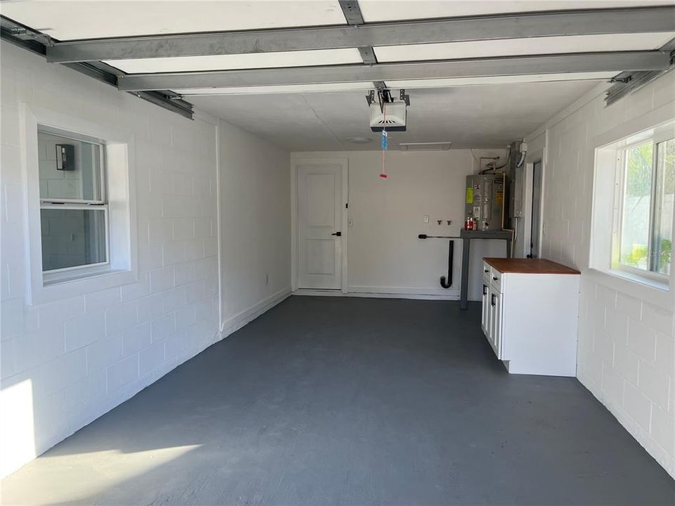 合同活跃: $335,000 (3 贝兹, 1 浴室, 1008 平方英尺)