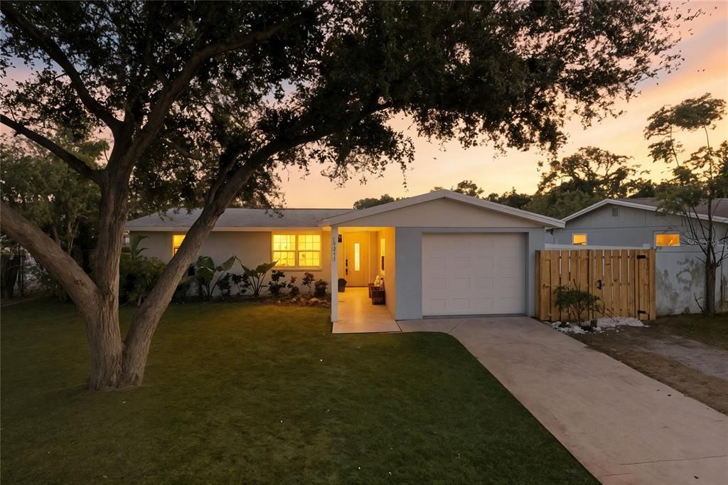 合同活跃: $335,000 (3 贝兹, 1 浴室, 1008 平方英尺)